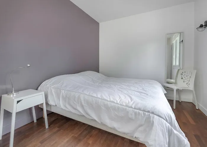 Face - Familiale Pour 12 Hébergement de vacances Saint-Michel-Chef-Chef