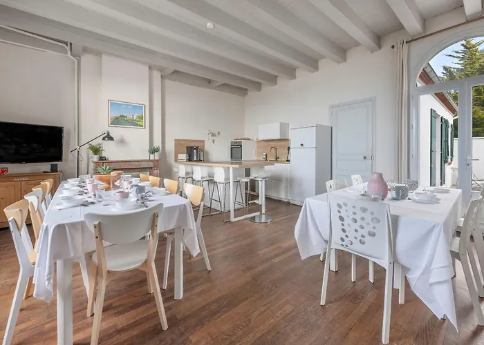 Hébergement de vacances Face - Familiale Pour 12 *