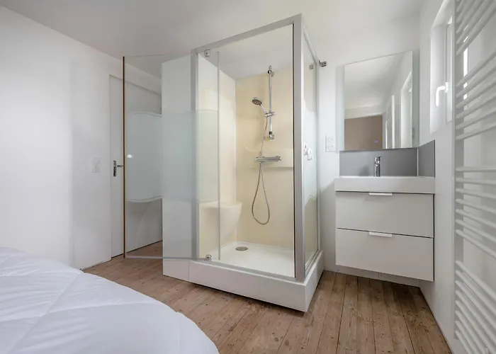 Face - Familiale Pour 12 Hébergement de vacances Saint-Michel-Chef-Chef